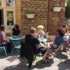 Après le marché, un petit café et une jasette au soleil