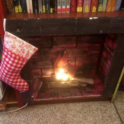 Une boutique qui se remet des fêtes, des lumières, des bonnes tables...